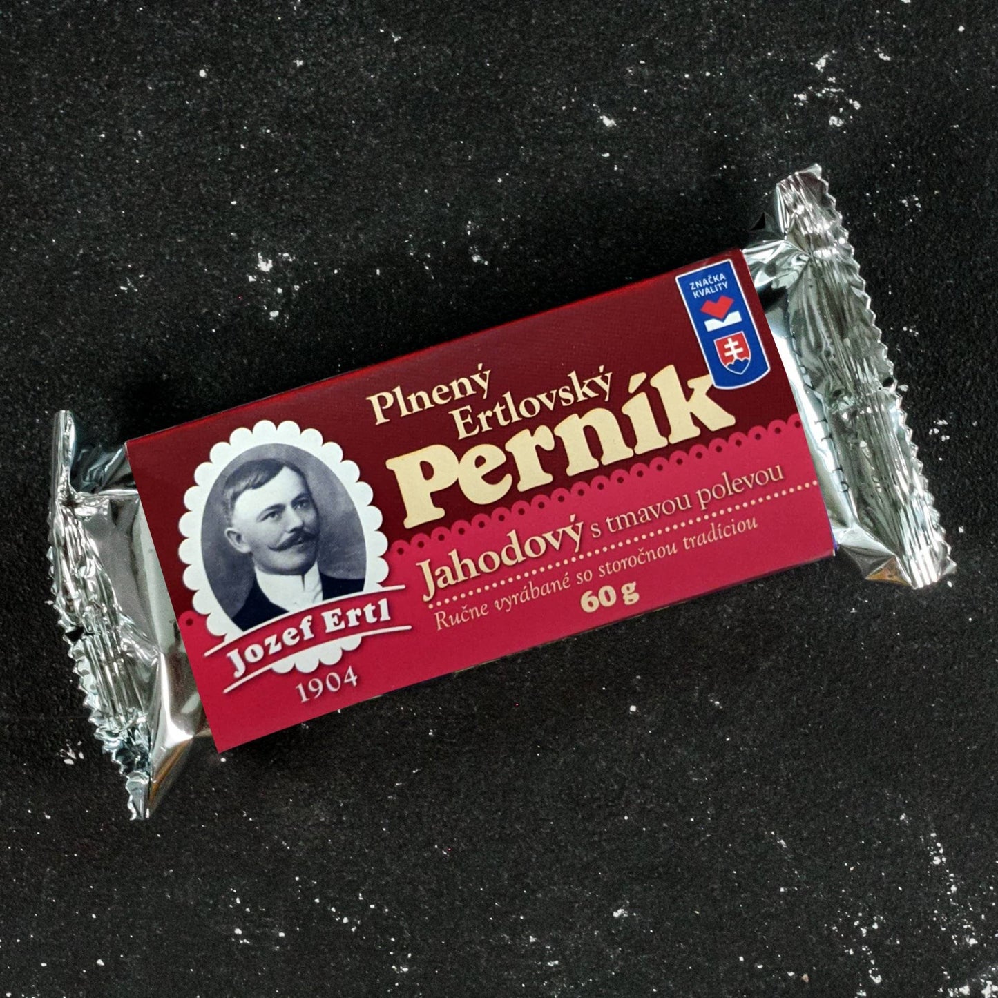 Plnený perník - jahodový s tmavou polevou 60g